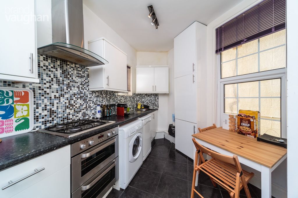 Property photo 2 of 6 Kitchen