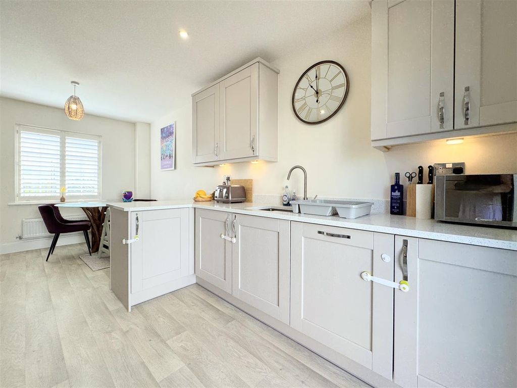 Property photo 3 of 24 Kitchen Diner