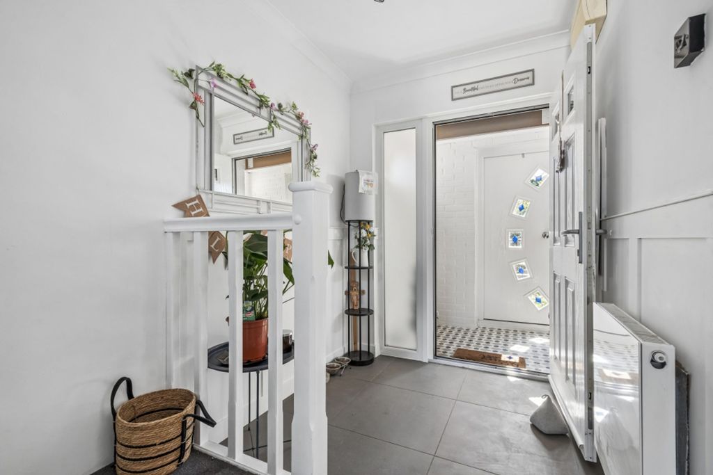 Property photo 2 of 21