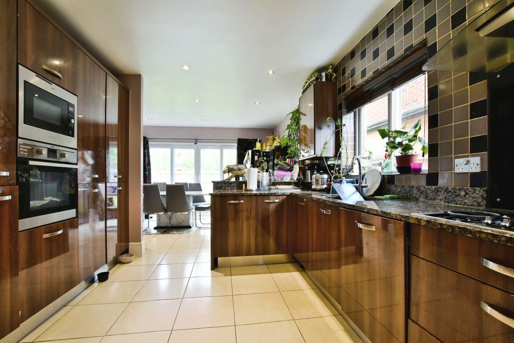 Property photo 2 of 17 Photo