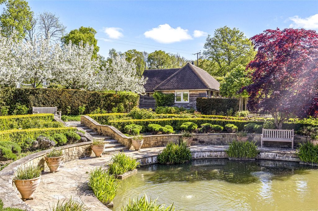 Property photo 3 of 35 Circular Horse Pond