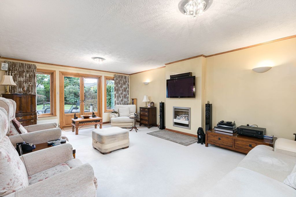 Property photo 3 of 23