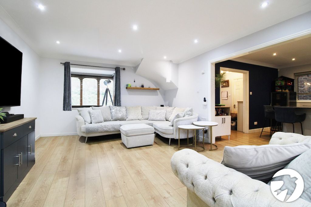 Property photo 2 of 16 Picture No. 11