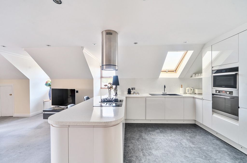 Property photo 3 of 14 1318376-4-6866c7F...