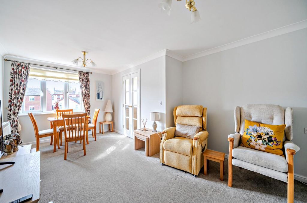 Property photo 2 of 11 Sitting/Dining Room