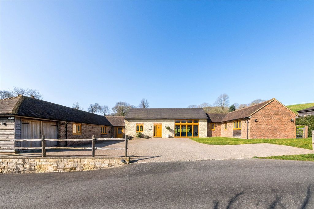 Property photo 1 of 27 Willow Barn