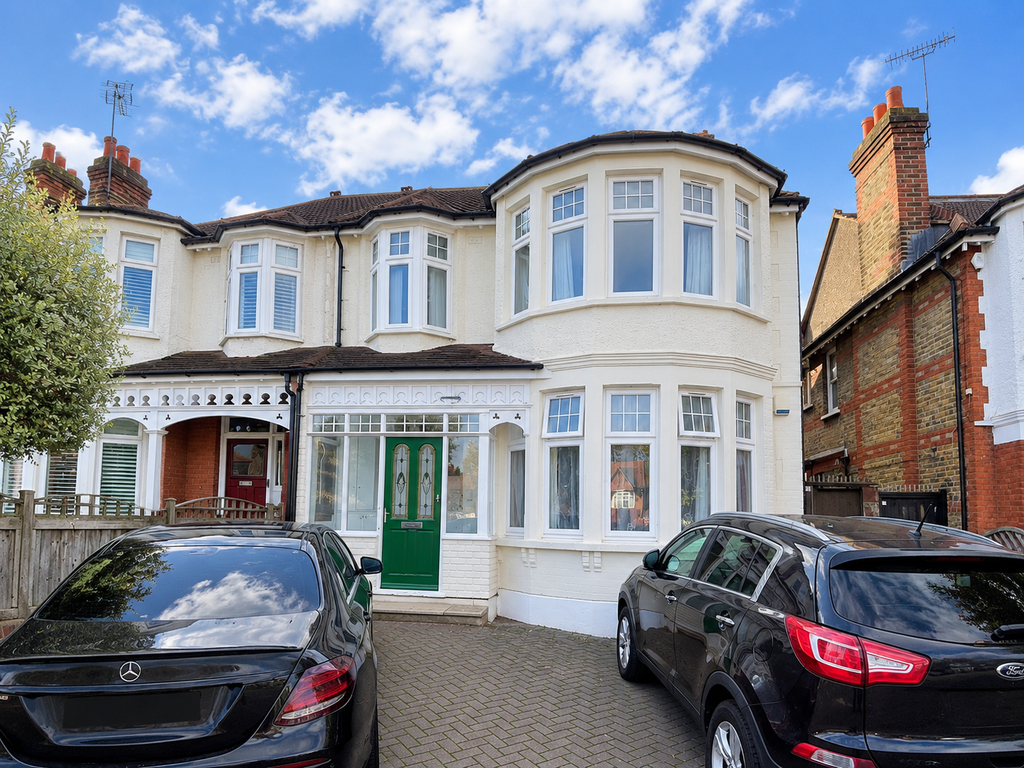 Property photo 1 of 5 Flat To Rent