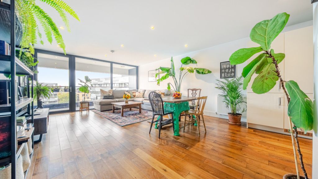 Property photo 2 of 20