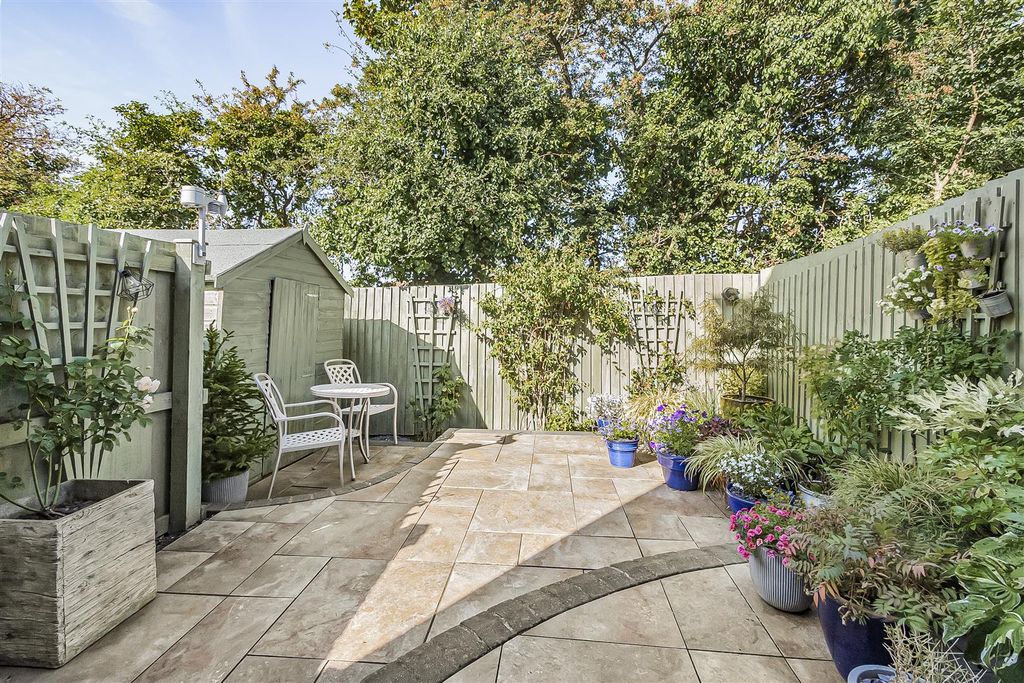 Property photo 3 of 28
