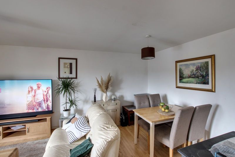 Property photo 3 of 10 Photo 6