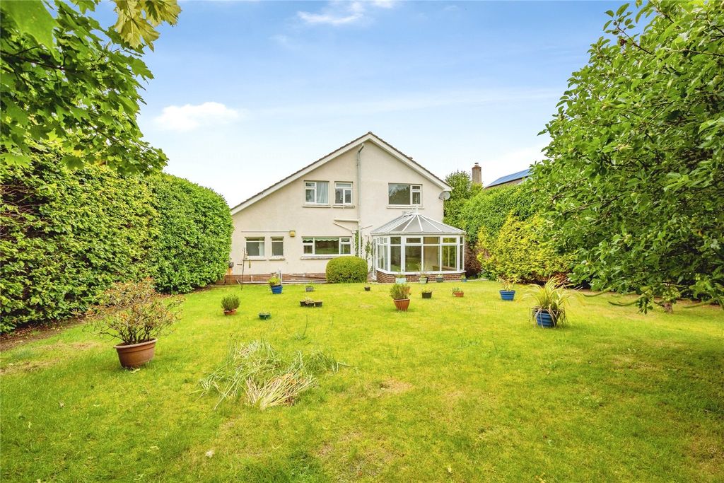 Property photo 2 of 28 Picture No. 12