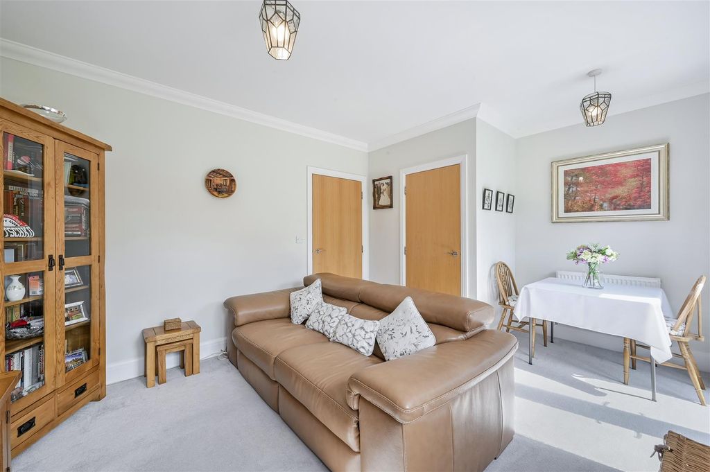 Property photo 3 of 14 Osborne Close-18.Jpg