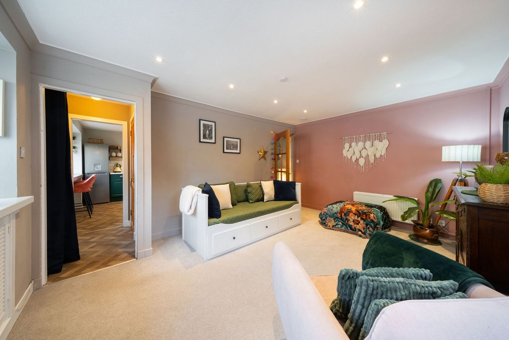 Property photo 2 of 17 Photo 7