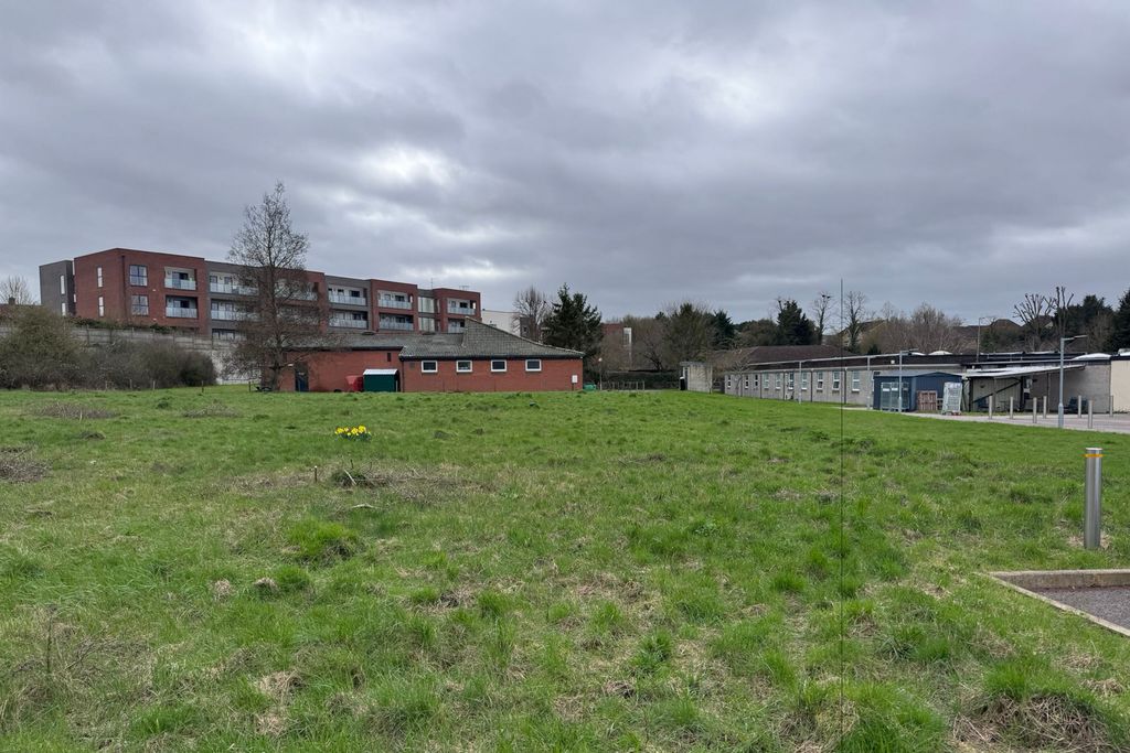 Property photo 3 of 4 Land To The Rear Of Saffron Walden Community Hospital, Radwinter Road, Saffron Walden, Essex Cb11 3Hy