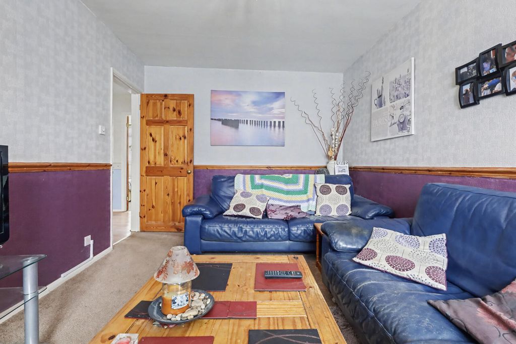 Property photo 3 of 14 Living Room