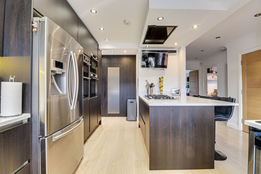 Property photo 3 of 22 Kitchen