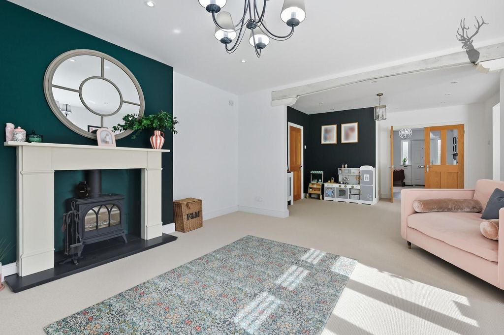 Property photo 3 of 36