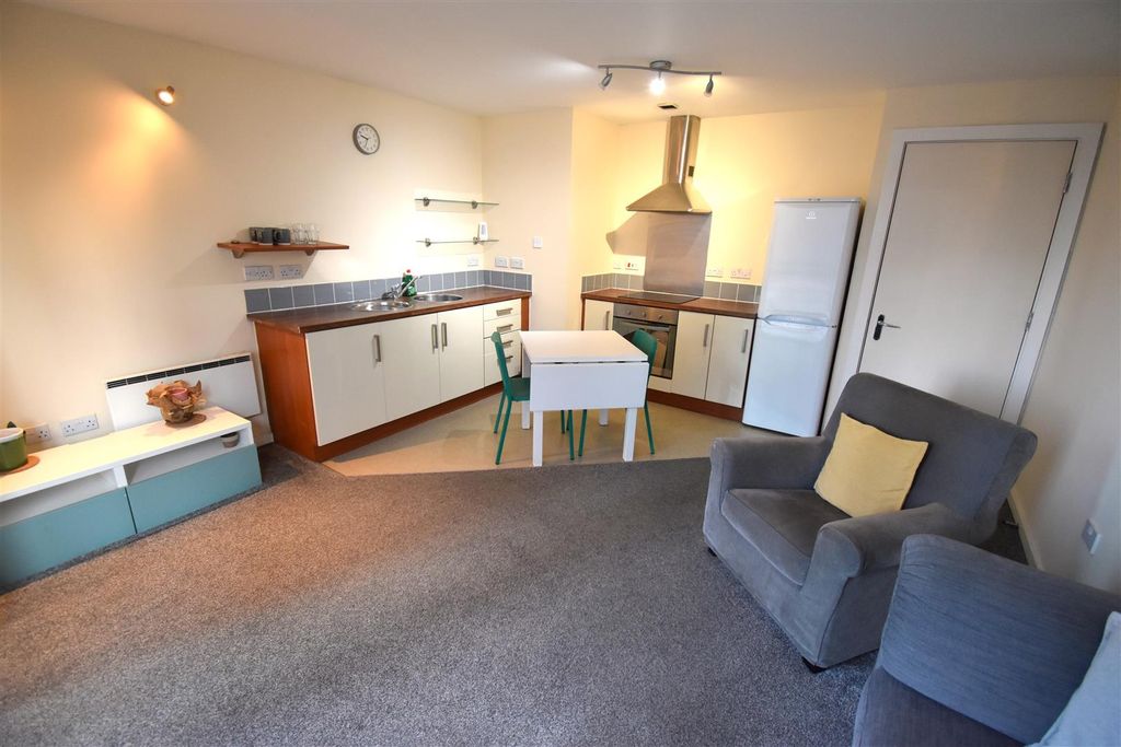 Property photo 3 of 16