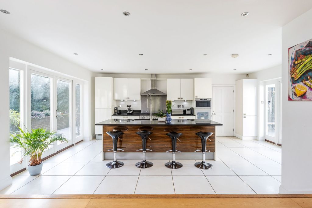 Property photo 3 of 14