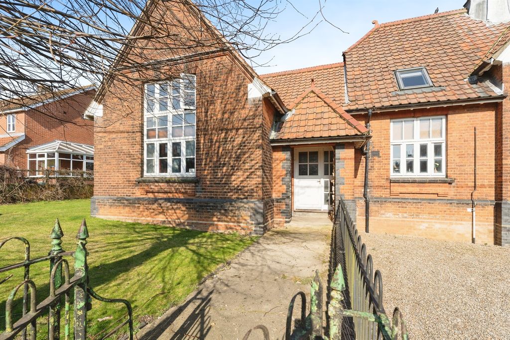 Property photo 1 of 18