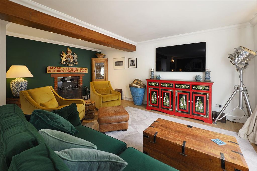 Property photo 3 of 33