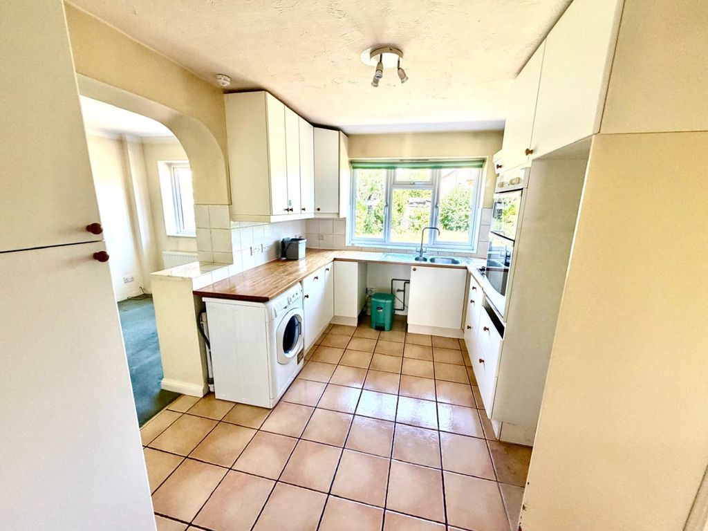 Property photo 3 of 8 Kitchen