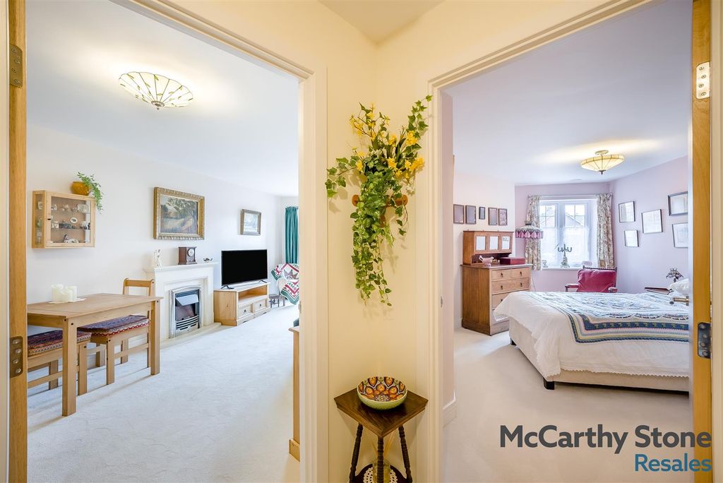 Property photo 2 of 34 8683560-Interior04.Jpg