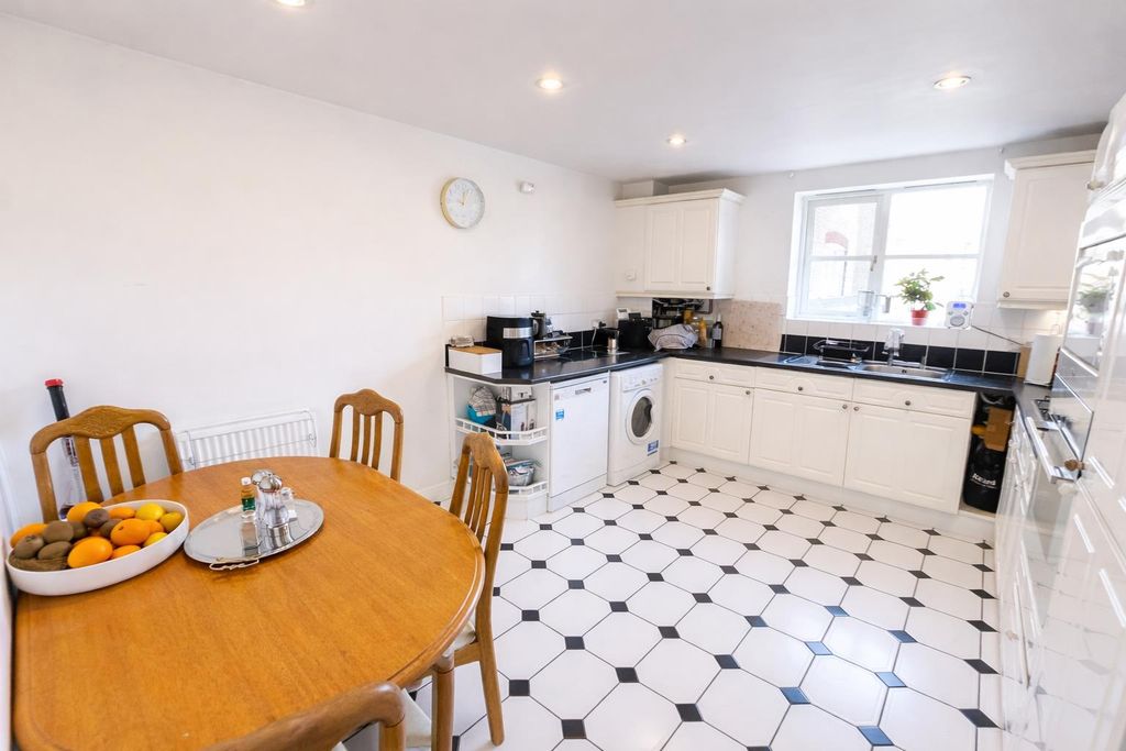 Property photo 3 of 8 Coopers Estate Agents