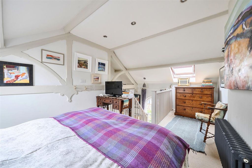 Property photo 3 of 17 1463557-16-6A0dc92527F64.Jpg