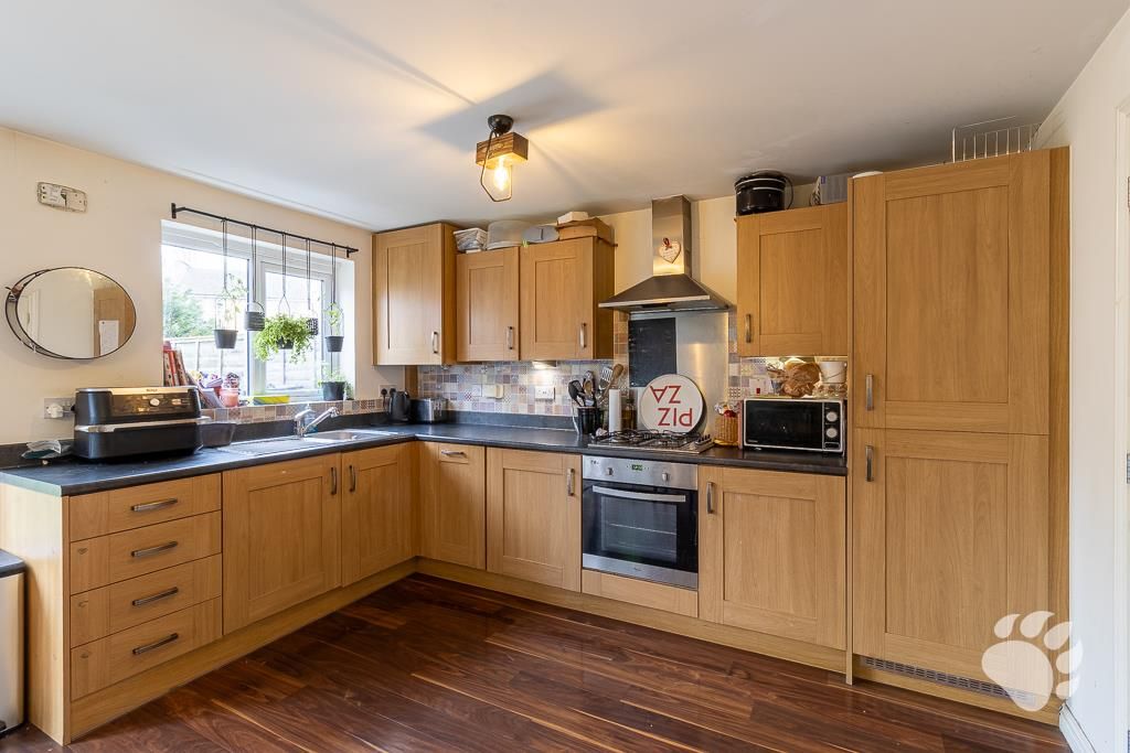 Property photo 3 of 25 Kitchen