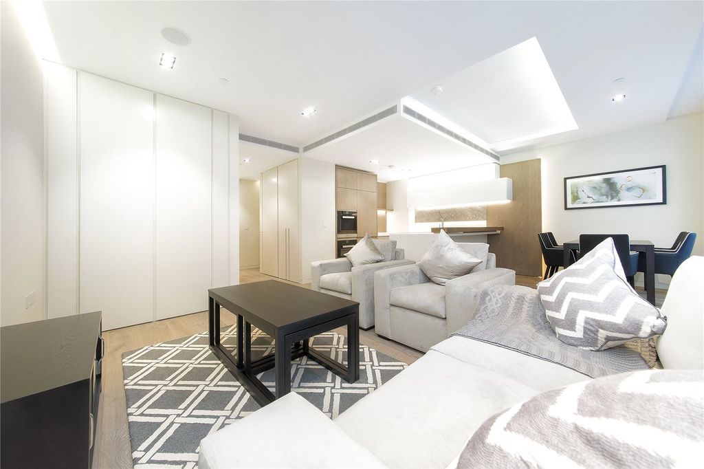 Property photo 3 of 21 Pearson Square