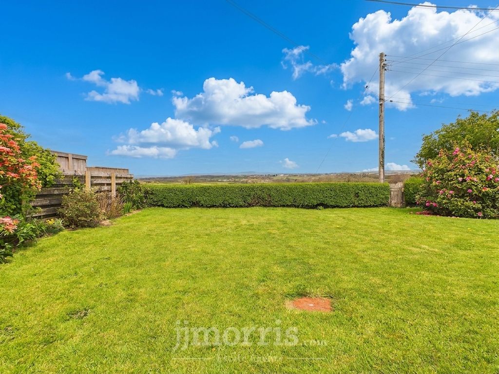 Property photo 2 of 27