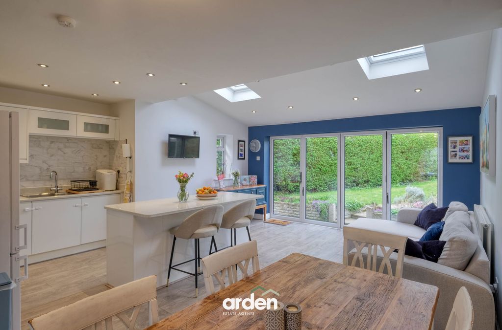 Property photo 2 of 27