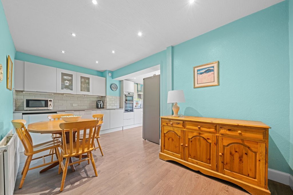 Property photo 2 of 32