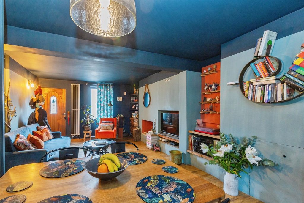 Property photo 3 of 17