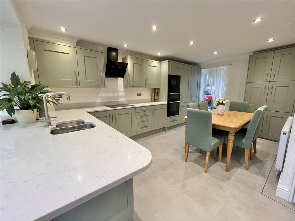 Property photo 3 of 17 Dining Kitchen