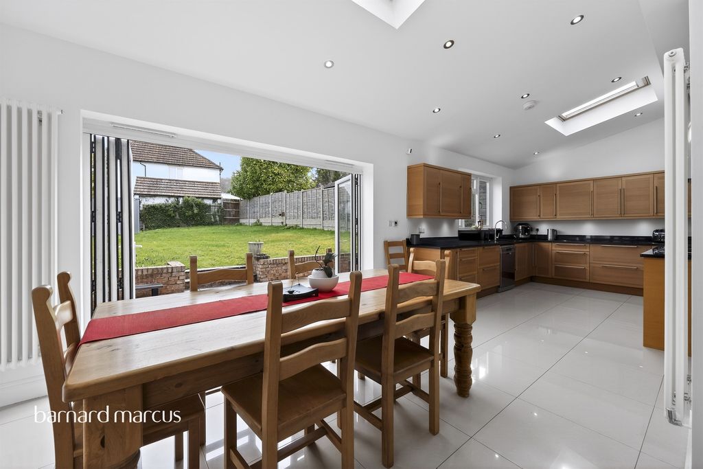 Property photo 3 of 24