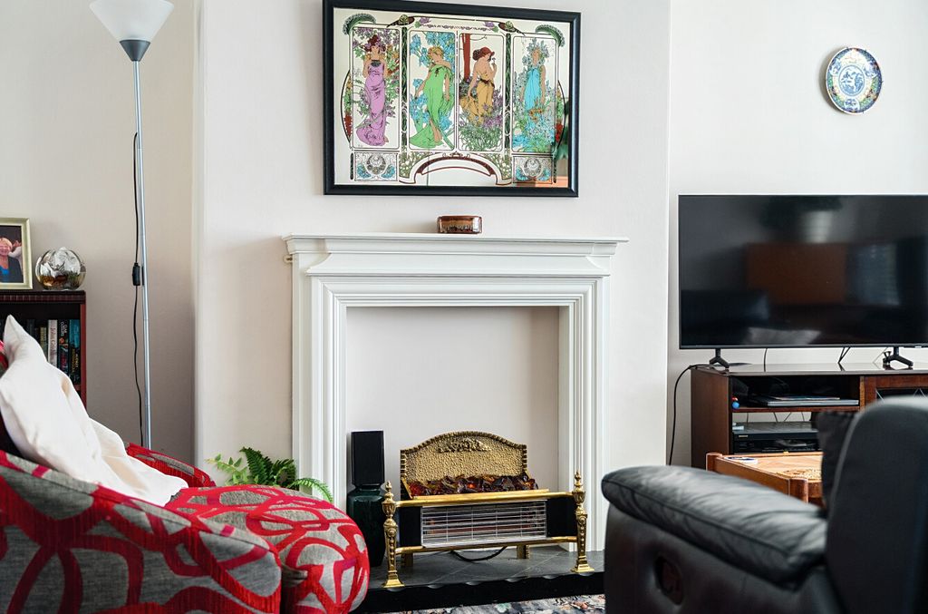 Property photo 3 of 21 Lounge