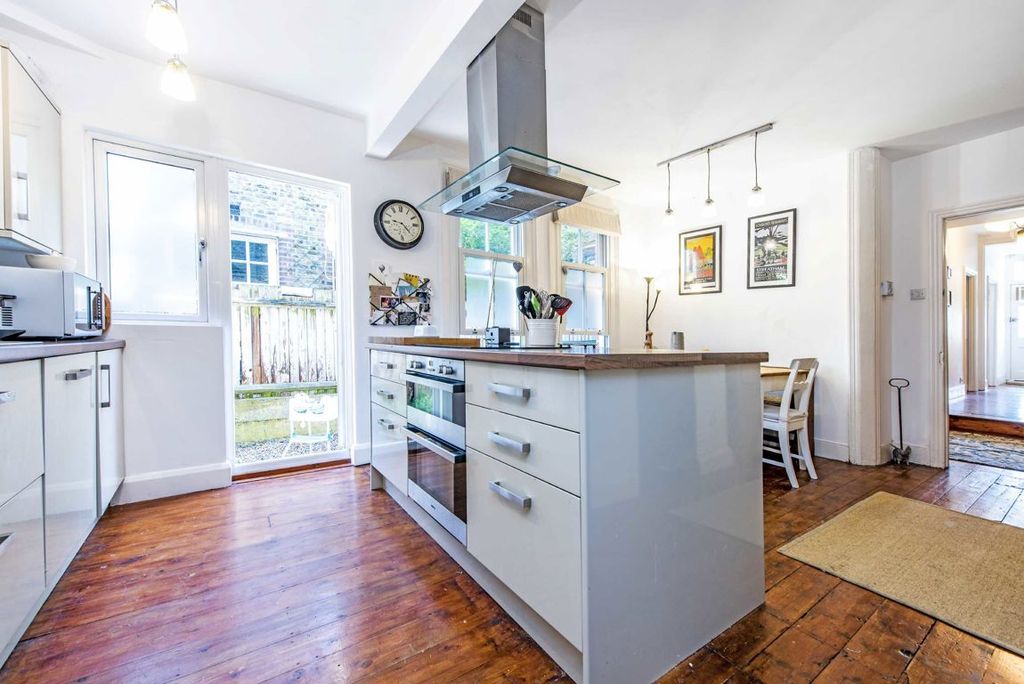 Property photo 3 of 8