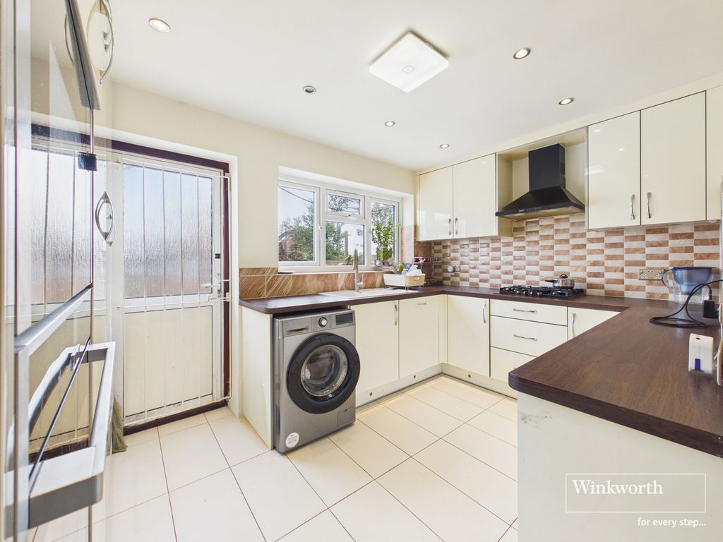 Property photo 2 of 10 Kitchen