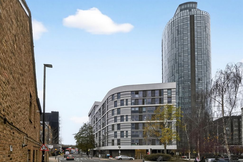 Property photo 1 of 21