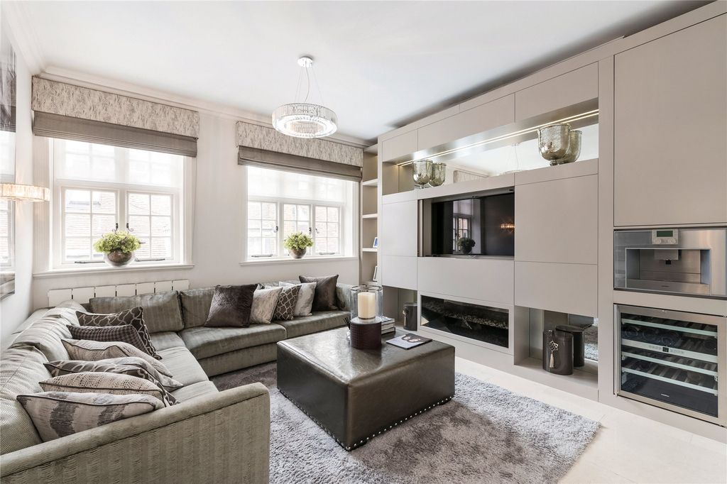 Property photo 2 of 22