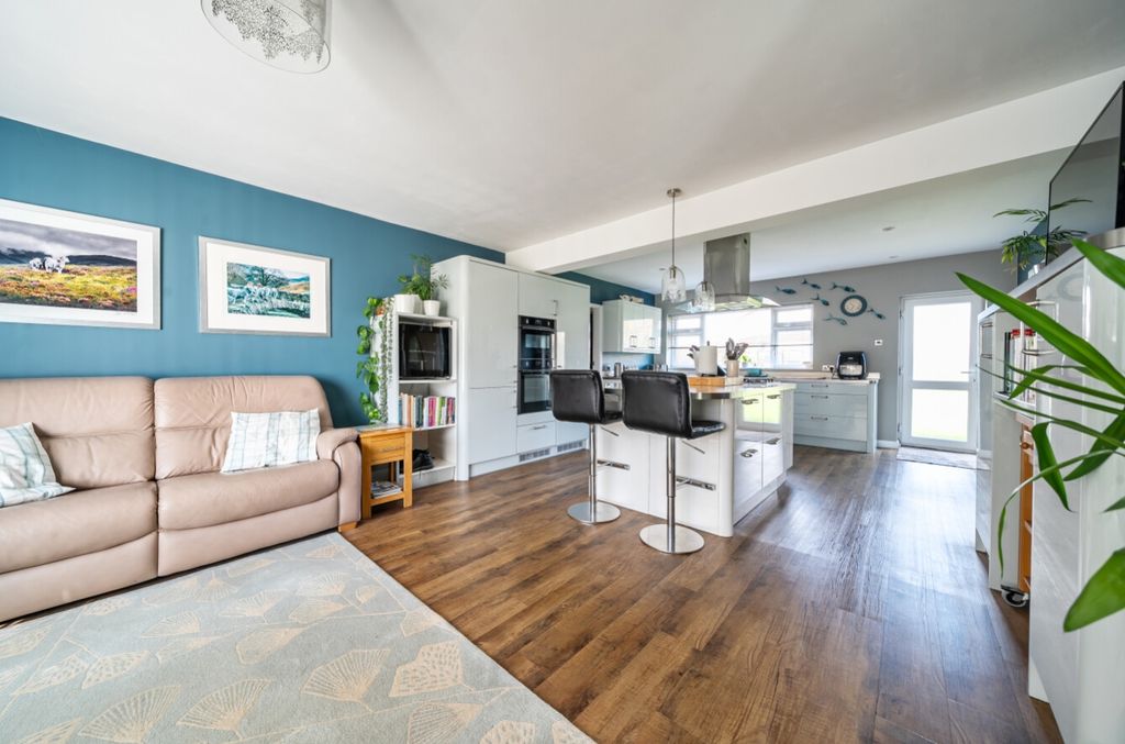 Property photo 2 of 27 1422025-13-69A58Cbe685d0