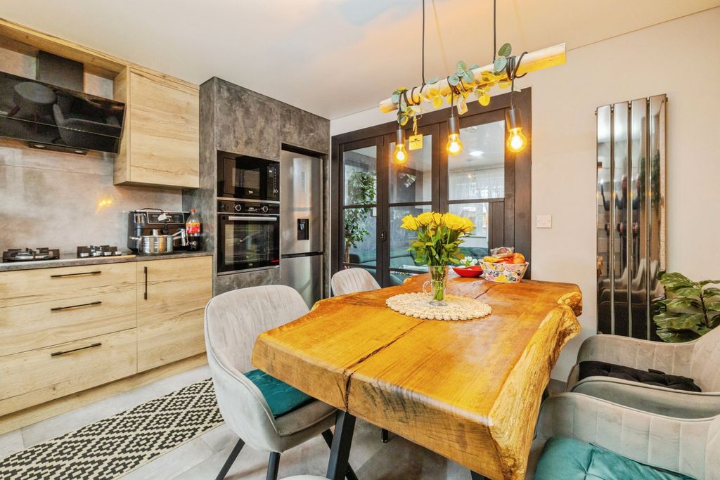 Property photo 3 of 17 2026-05-19-50Applebyway122