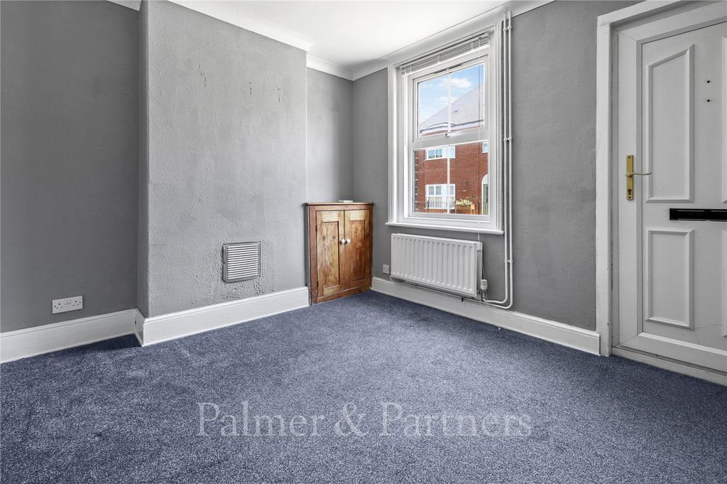 Property photo 3 of 9 Reception 1