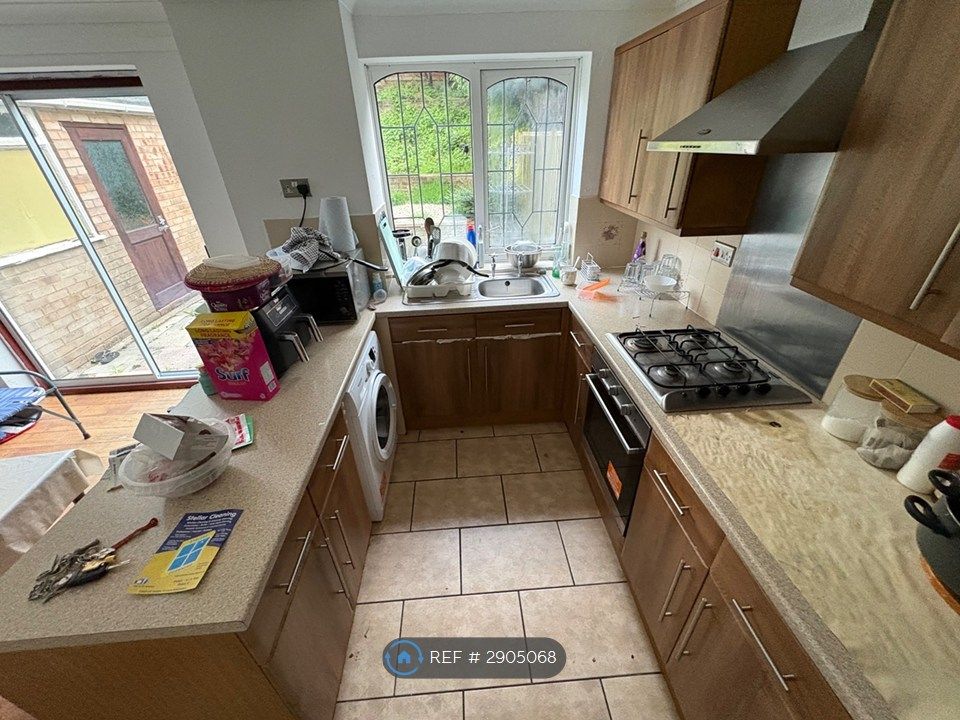 Property photo 3 of 9 Kitchen