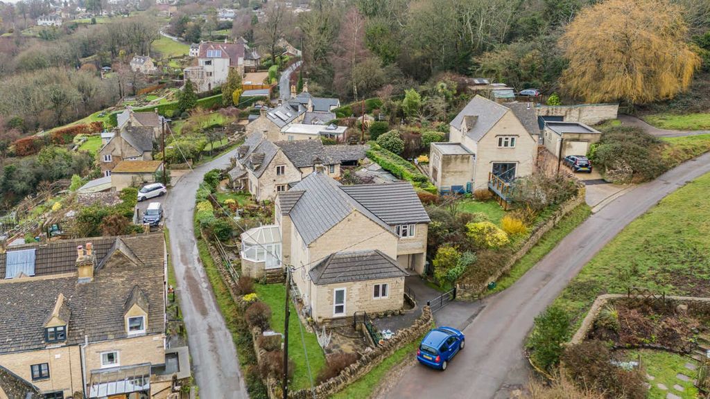 Property photo 2 of 27