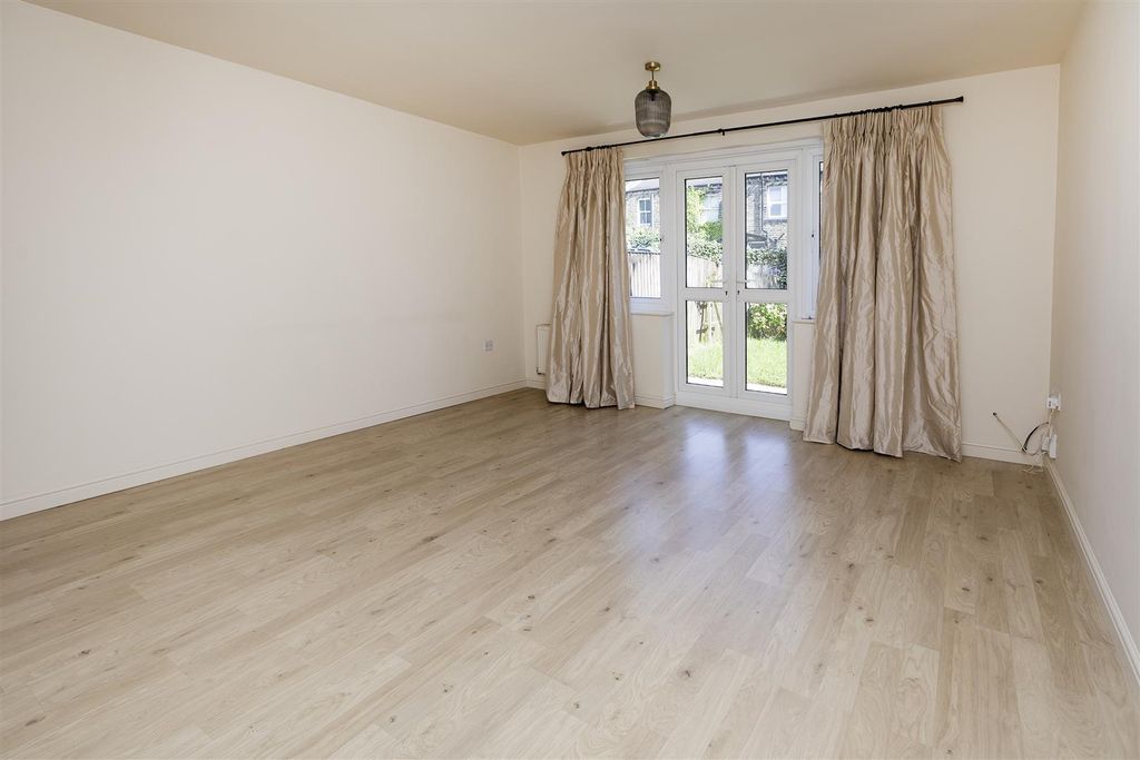 Property photo 3 of 25 Living Room