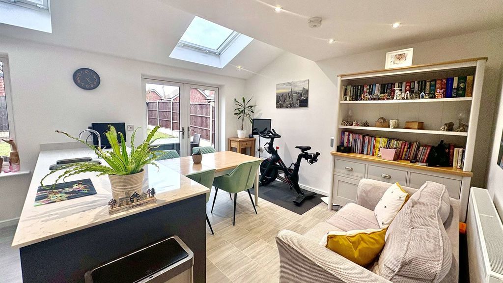 Property photo 3 of 18 Photo 12