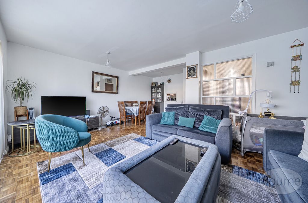 Property photo 3 of 15 152Bcdb2-30c1-4B3...